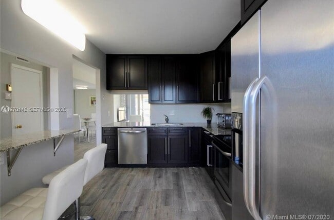 Foto del edificio - 2200 NE 33rd Ave