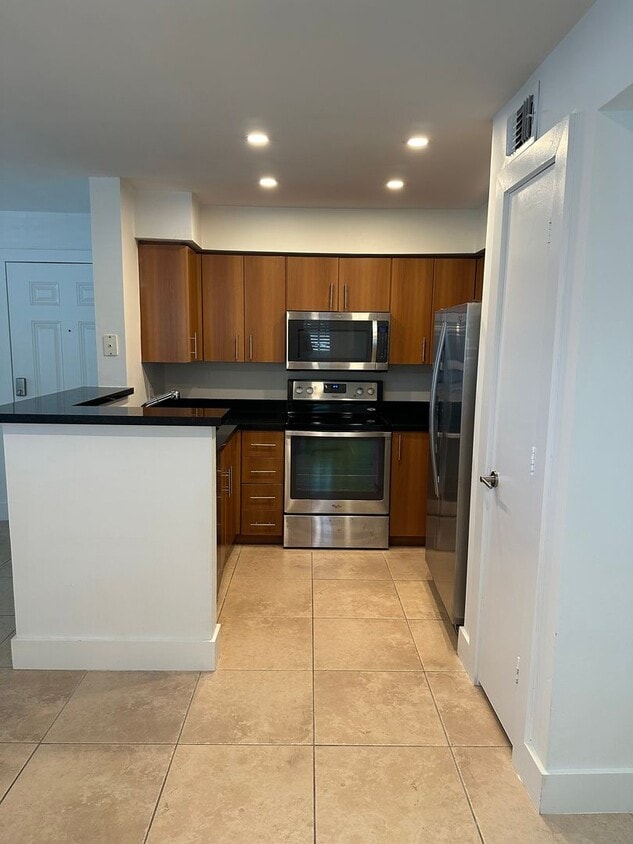 Large 2/2, gated community - Large 2/2, gated community