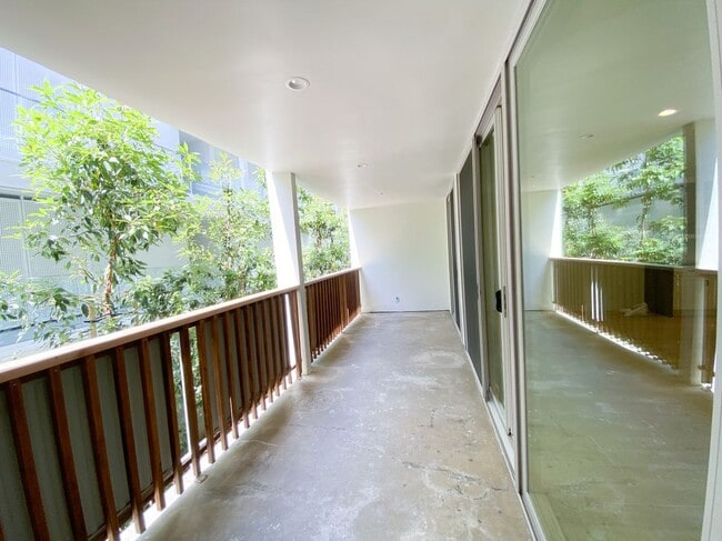 Building Photo - 848 Kings Rd