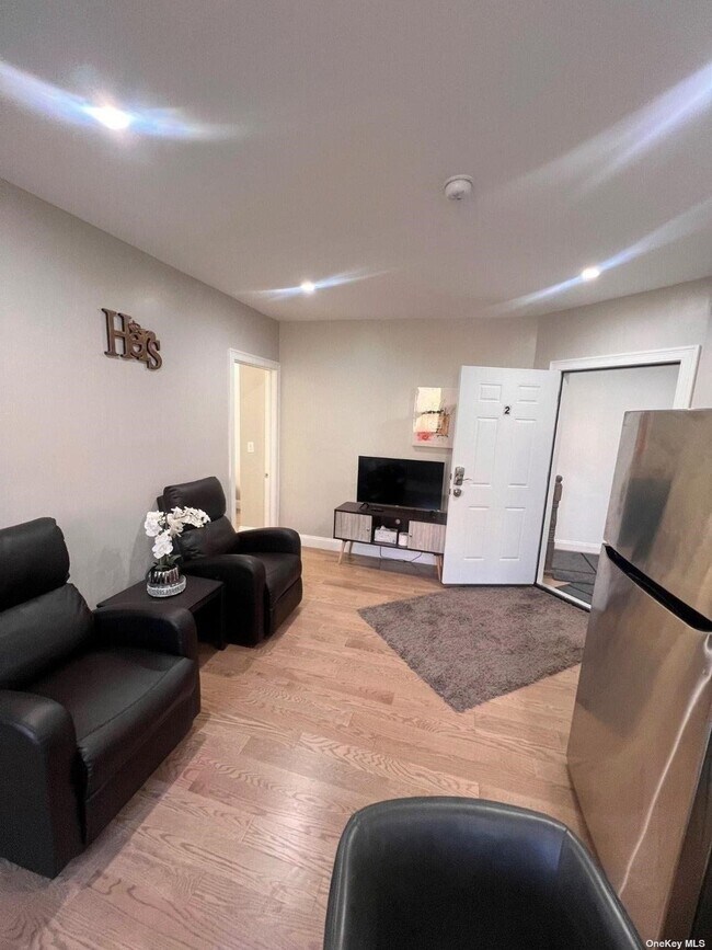 Foto del edificio - 43-22 63rd St
