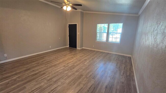 Building Photo - 5610 Tallow Tree Dr