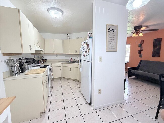 Foto del edificio - 954 NW 14th St