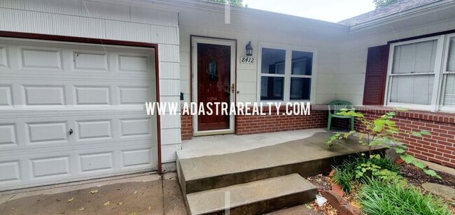 Building Photo - Very Nice North Overland Park Duplex-Avail...