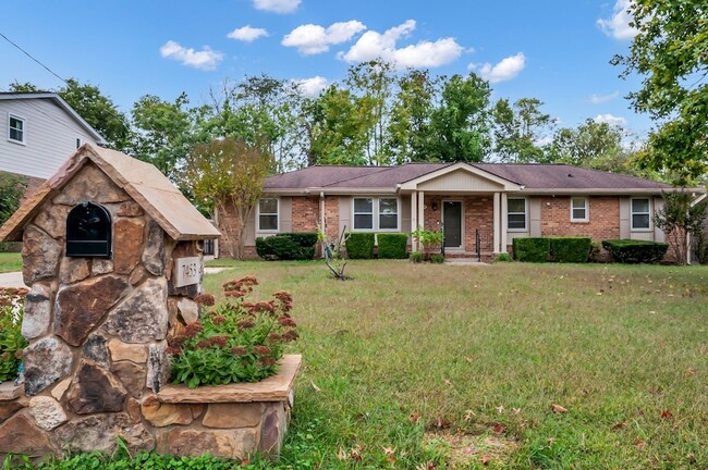 Photo - 7453 Harrow Dr House