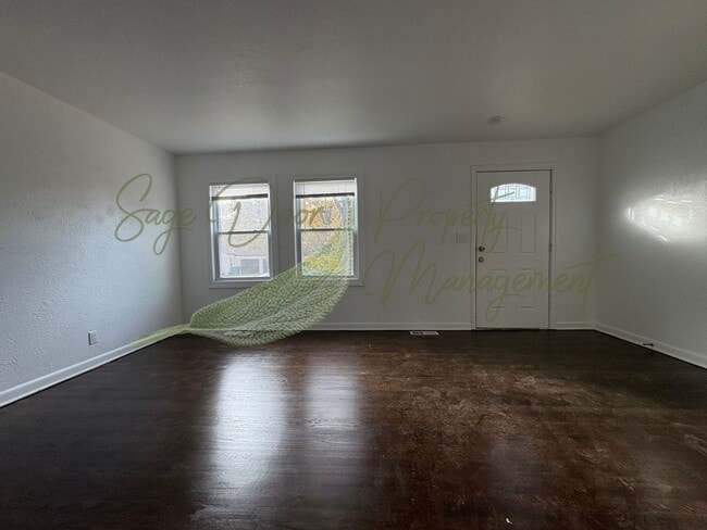 Foto del edificio - 5 BEDROOM IN INDEPENDENCE!!!