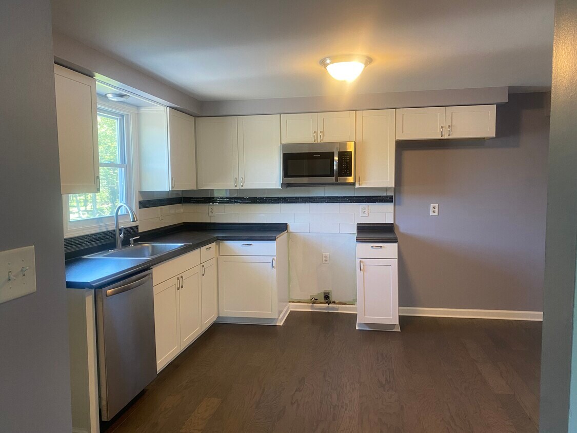 5803 Lake Ave Unit Upper, Orchard Park, NY 14127 Apartments in