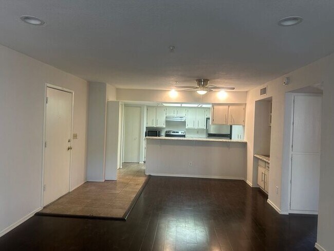 Building Photo - 2 Bed 2 Bath Condo in Old Town Scottsdale