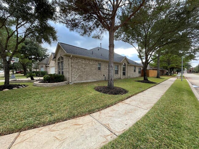 Building Photo - 9419 Shelbourne Meadows