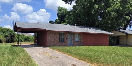 Building Photo - 2601 S Belair Dr