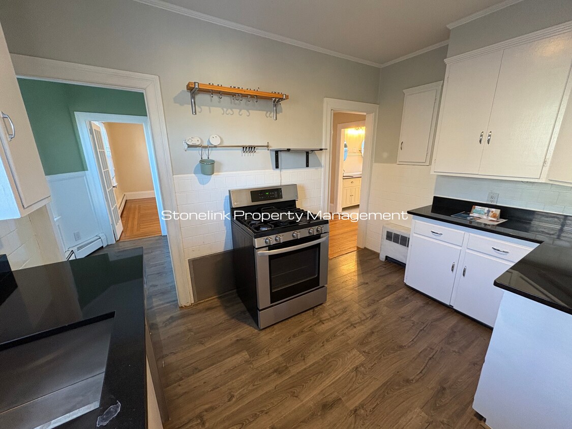 Foto principal - 550-552 Wayland Avenue