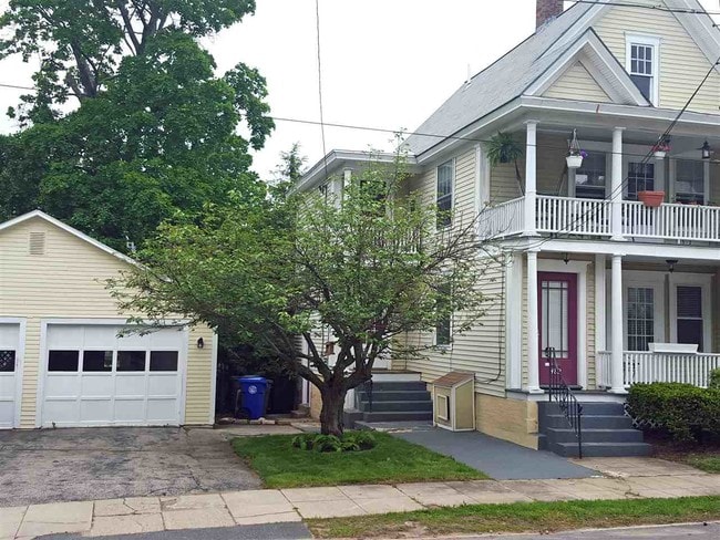 Building Photo - 482 Milton St