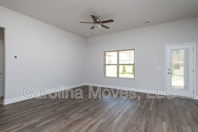 Foto del edificio - 702 Butterfly Lk Ct