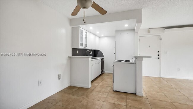 Foto del edificio - 7200 Fairway Dr