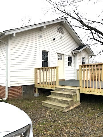 Building Photo - Beautiful House!