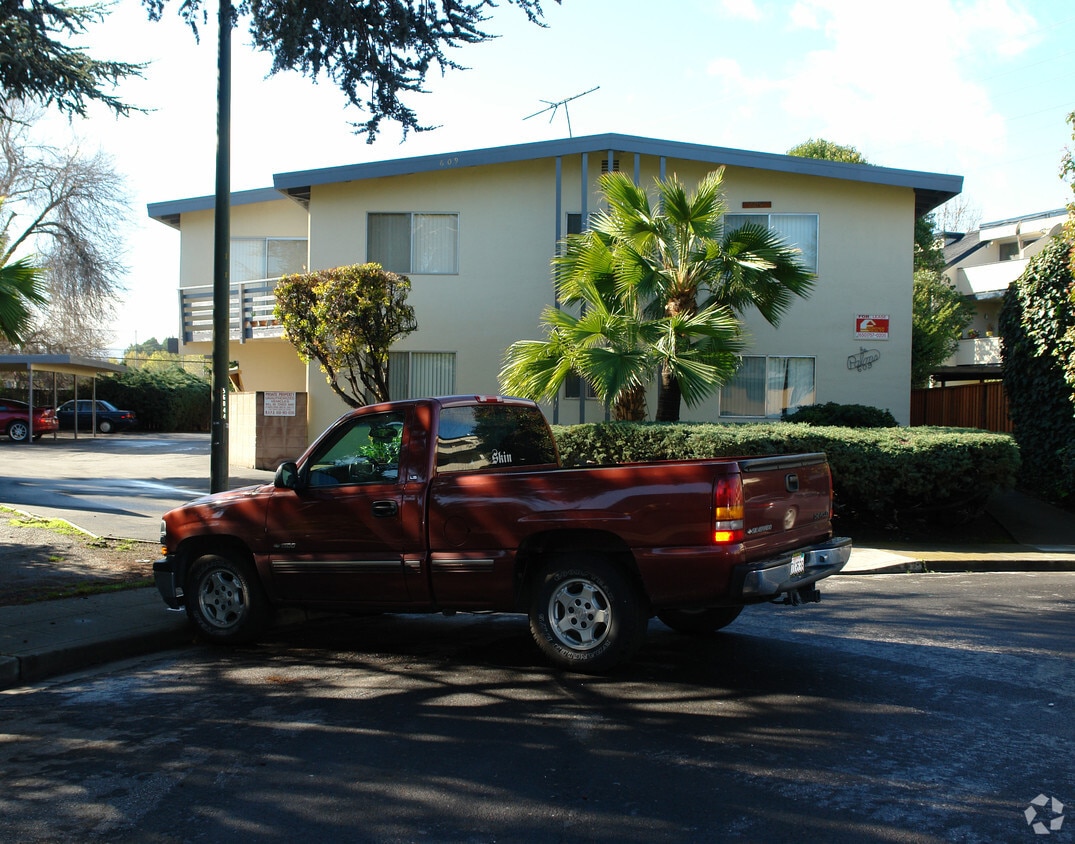 Building Photo - 609 Alamo Ct