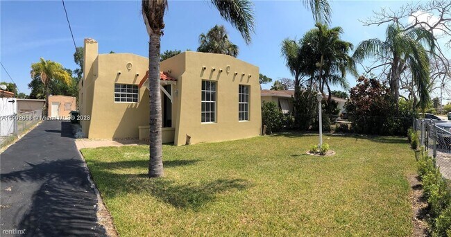 Building Photo - 2 br, 2 bath House - 2831 SW 64th Ave # 1