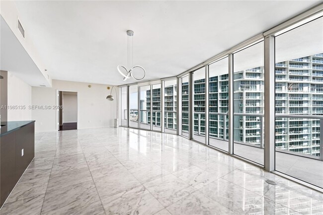 Building Photo - 495 Brickell Ave