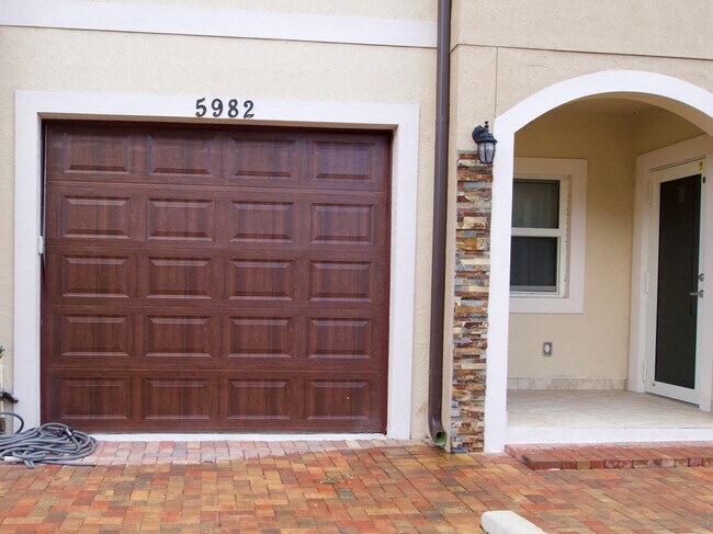 Building Photo - 5982 NW 94th Ave