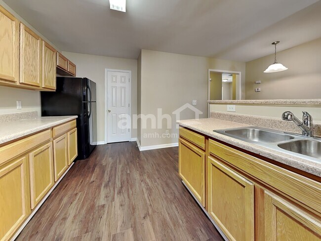 Foto del edificio - 1528 Pebble Ridge Dr