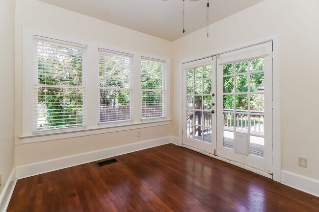 Building Photo - Rare opportunity!