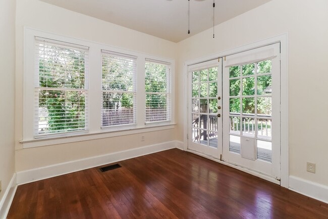 Foto del edificio - Rare opportunity!