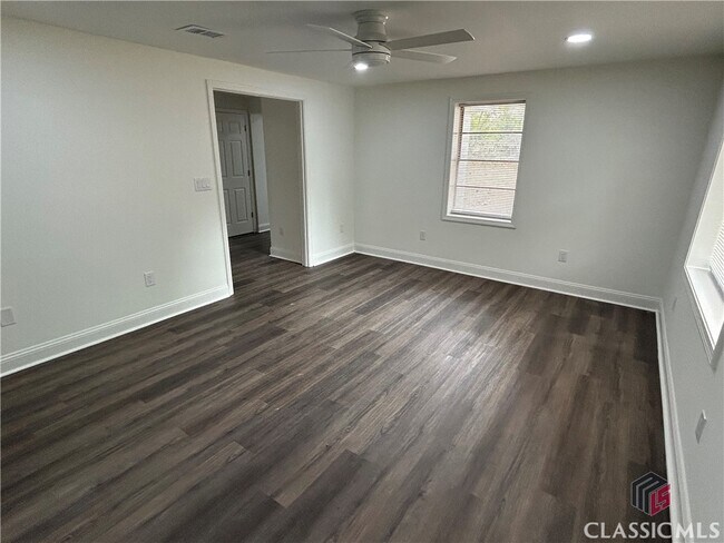 Foto del edificio - 148 Johnson Dr
