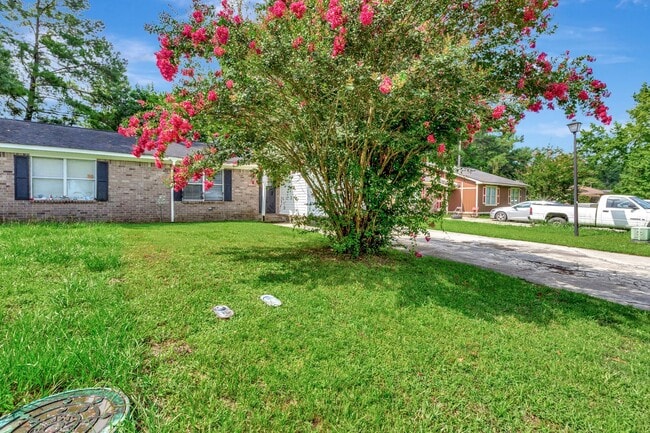 Building Photo - Now Available! Pet-Friendly 2BR Duplex in ...