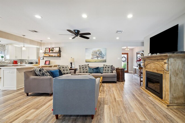 Building Photo - 10402 Timberwood Dr