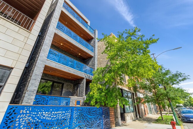 Building Photo - 844 N California Ave