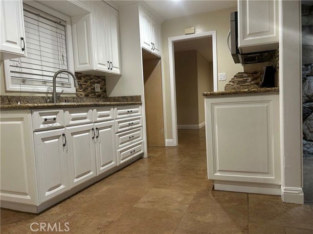 Foto del edificio - 7860 Lasaine Ave