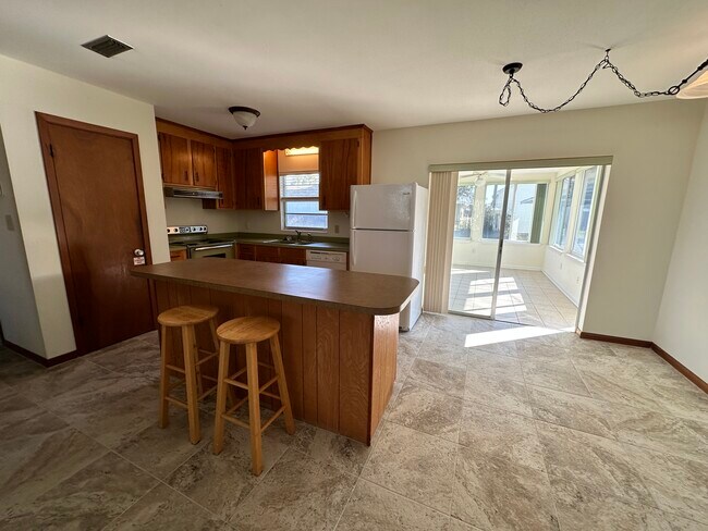 Foto del edificio - 241 Belaire Dr
