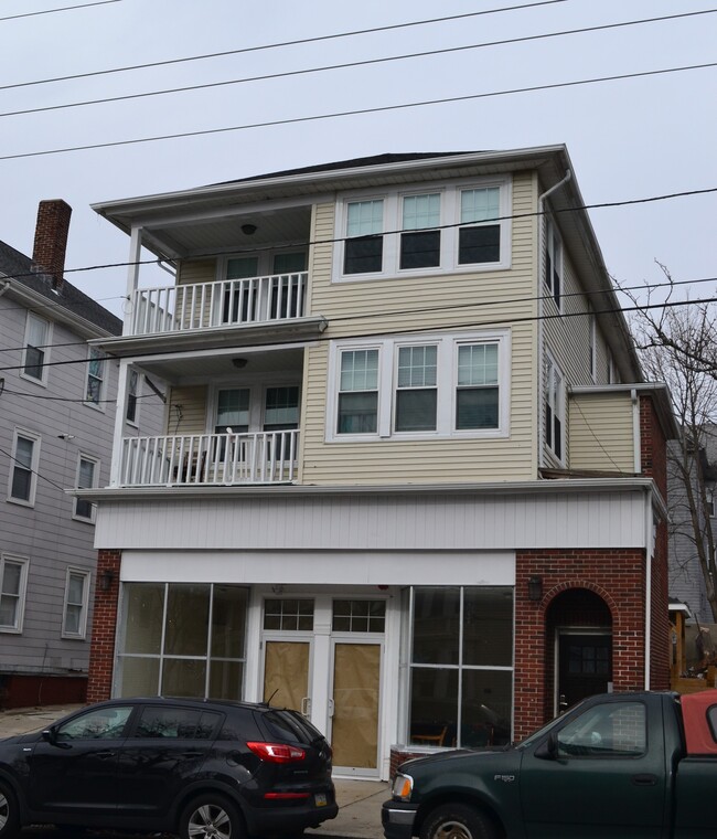 Building Photo - 955 Atwells Ave
