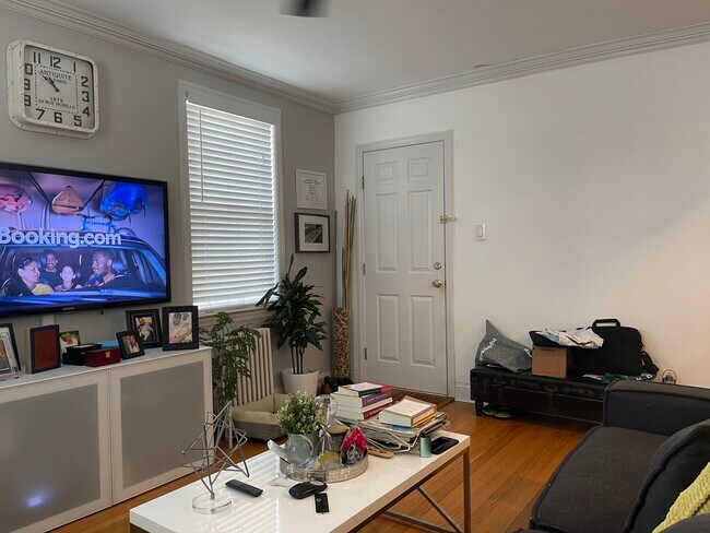 Living Room - 98 Chandler Avenue