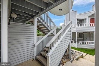 Building Photo - 702 Abbey Ct