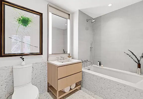 Building Photo - 500 W 45th St