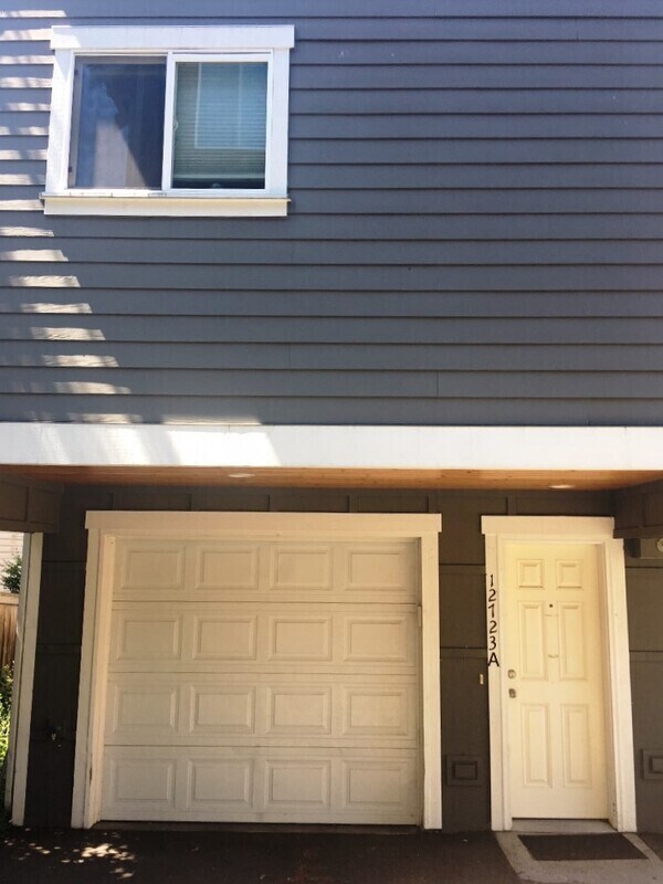 Foto principal - 12723 35th Ave NE