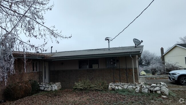 Building Photo - 1112 SE Cotter Pl