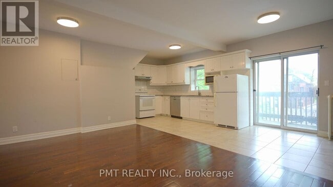 Building Photo - 128-128 Grenadier Rd