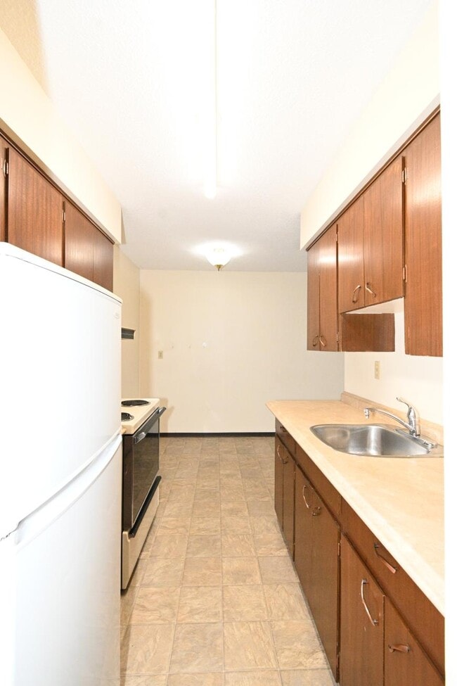 Building Photo - 1 bedroom in Prince George BC V2M 3A2