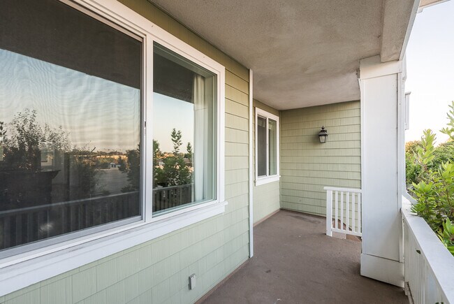 Building Photo - 1208 Tennyson St
