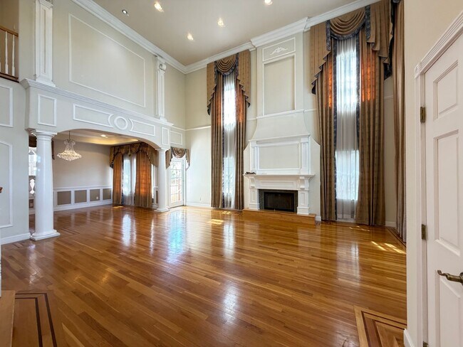 Building Photo - 738 Palmera Ct