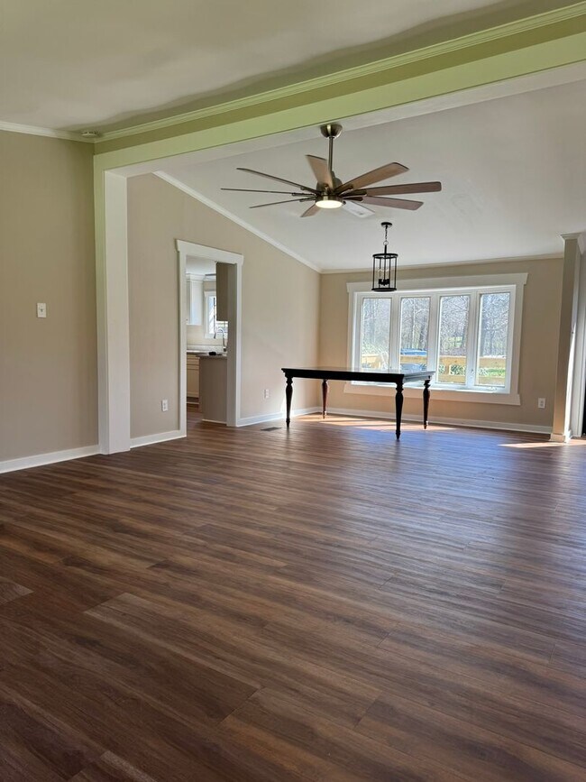 Foto del edificio - Fully Renovated Secluded 3 Bedroom Rancher!