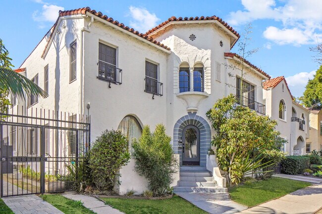 Foto del edificio - 451 N ORANGE GROVE Ave
