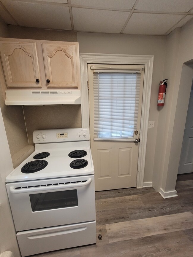 Building Photo - 225 Pleasant St