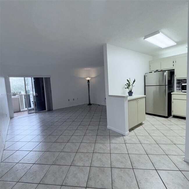Foto del edificio - 4760 NW 102nd Ave