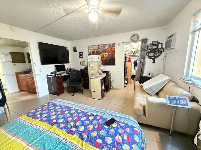 Foto del edificio - 6990 NW 186th St