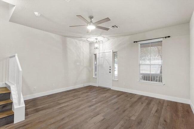 Foto del edificio - 410 Bandstand Ln