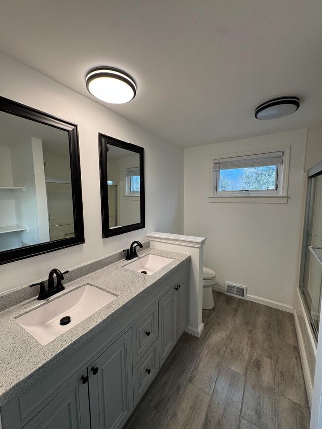 Foto del edificio - 8106 Warner Rd