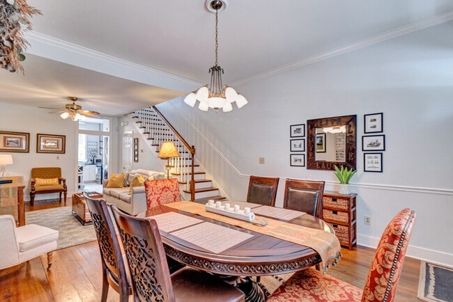 Foto del edificio - 513 E Harris St