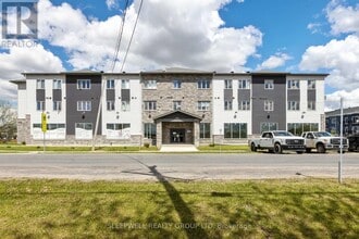 Building Photo - 979 N Russell Rd